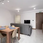 Apartman Seaside Comfort In St'pauls Bay Steps From The Sea By 360 Estates *