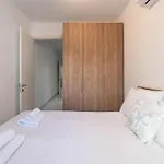 Apartman Seaside Comfort In St'pauls Bay Steps From The Sea By 360 Estates