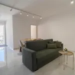Apartman Seaside Comfort In St'pauls Bay Steps From The Sea By 360 Estates *