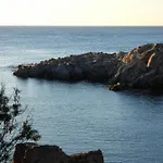 Seaside Comfort In St'pauls Bay Steps From The Sea By 360 Estates *