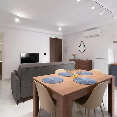 Seaside Comfort In St'pauls Bay Steps From The Sea By 360 Estates סיינט פול ביי