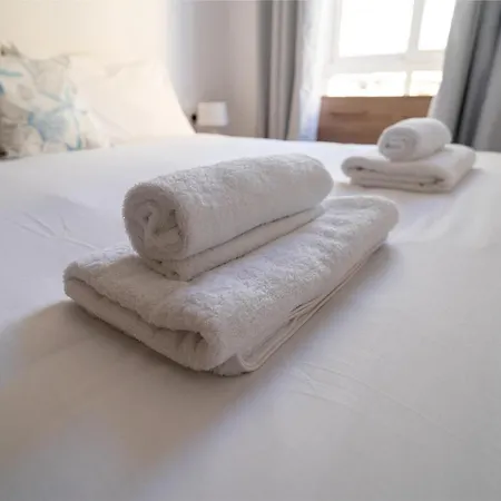 Seaside Comfort In St'pauls Bay Steps From The Sea By 360 Estates סיינט פול ביי