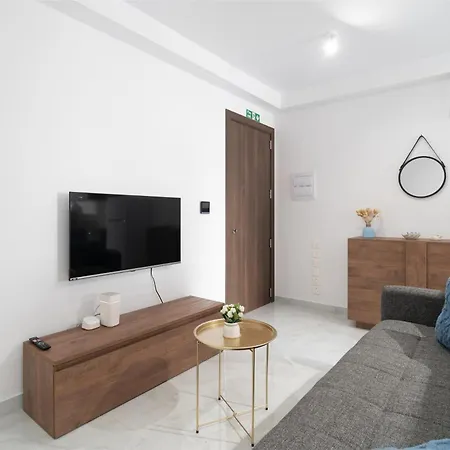 Seaside Comfort In St'pauls Bay Steps From The Sea By 360 Estates דירה