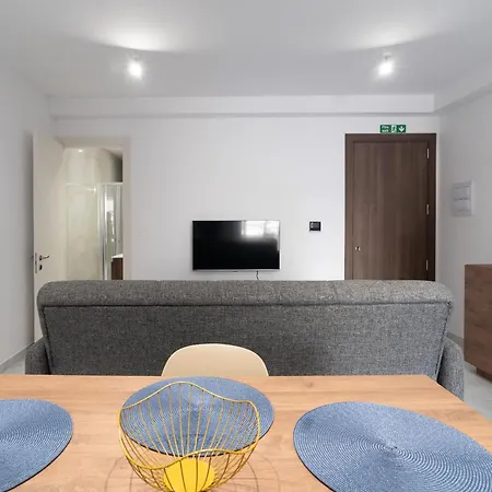 Apartamento Seaside Comfort In St'pauls Bay Steps From The Sea By 360 Estates