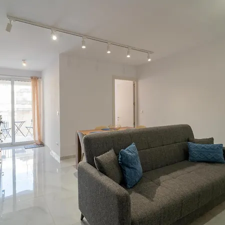 아파트 Seaside Comfort In St'pauls Bay Steps From The Sea By 360 Estates *