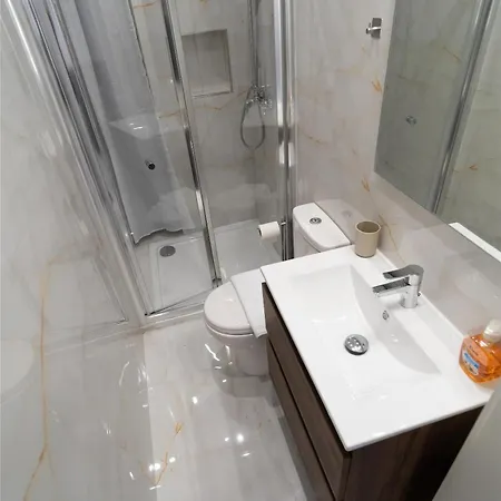 아파트 Seaside Comfort In St'pauls Bay Steps From The Sea By 360 Estates