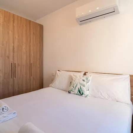 Seaside Comfort In St'pauls Bay Steps From The Sea By 360 Estates * St. Paul's Bay