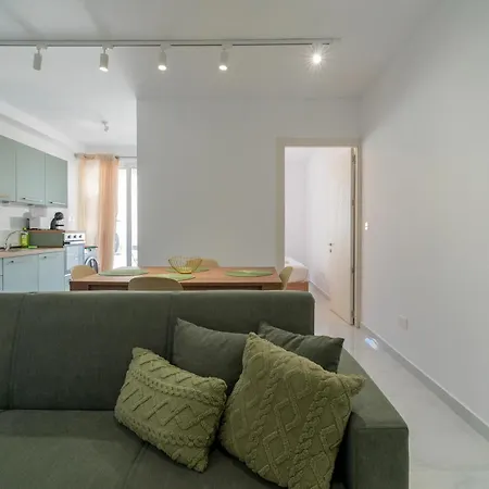 아파트 Seaside Comfort In St'pauls Bay Steps From The Sea By 360 Estates 세인트폴스베이