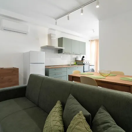 Seaside Comfort In St'pauls Bay Steps From The Sea By 360 Estates 아파트