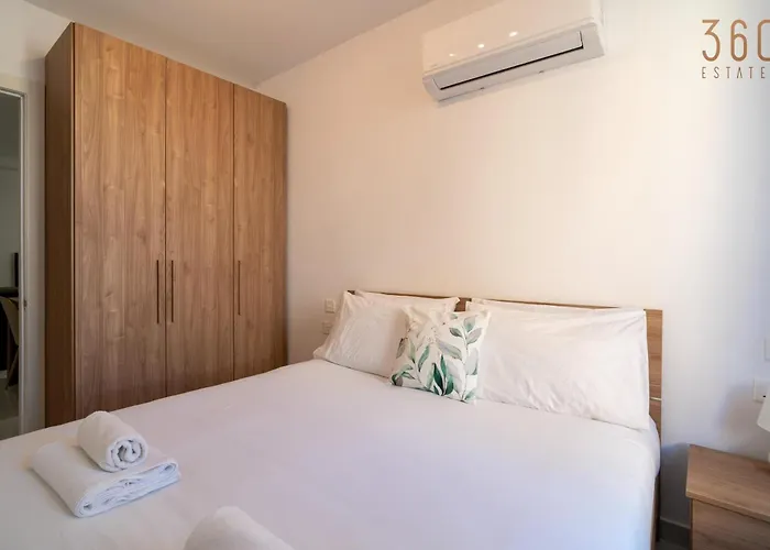 Seaside Comfort In St'pauls Bay Steps From The Sea By 360 Estates * St. Paul's Bay