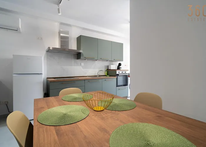 Seaside Comfort In St'pauls Bay Steps From The Sea By 360 Estates * St. Paul's Bay