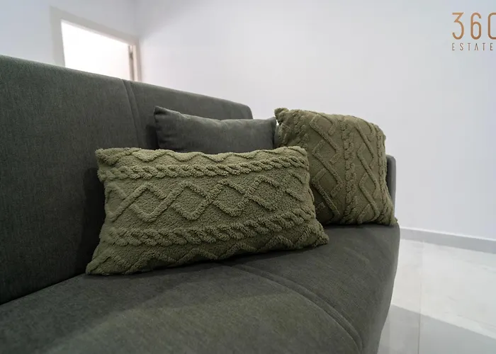 Seaside Comfort In St'pauls Bay Steps From The Sea By 360 Estates * St. Paul's Bay