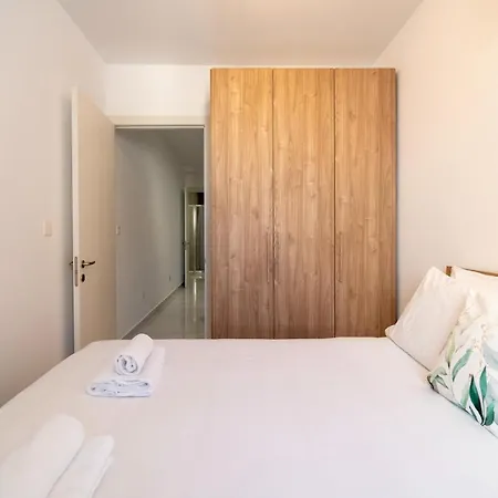 Апартаменты Seaside Comfort In St'pauls Bay Steps From The Sea By 360 Estates Сент-Полс-Бей